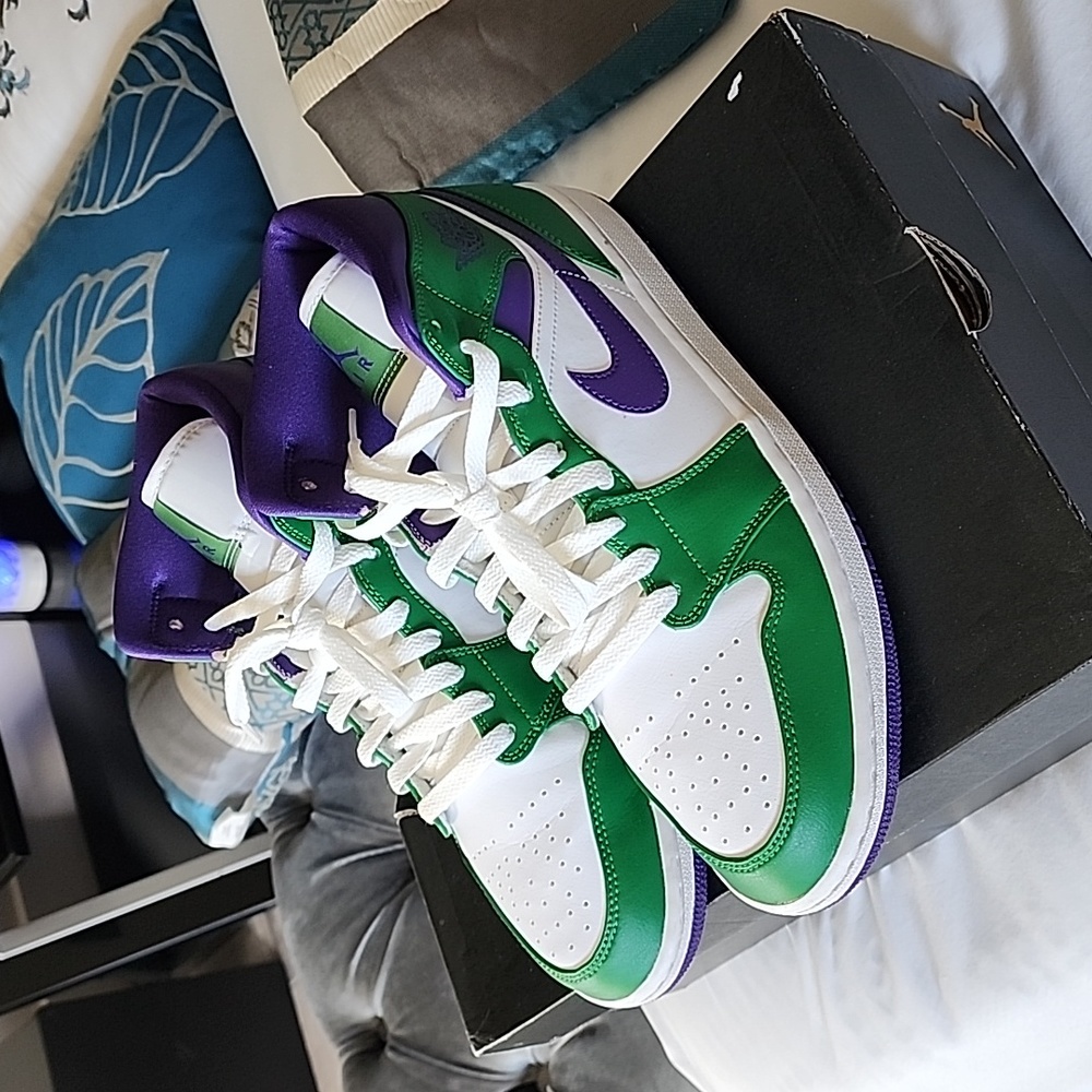 Lightly worn jordan 1s - Picture 7 of 7
